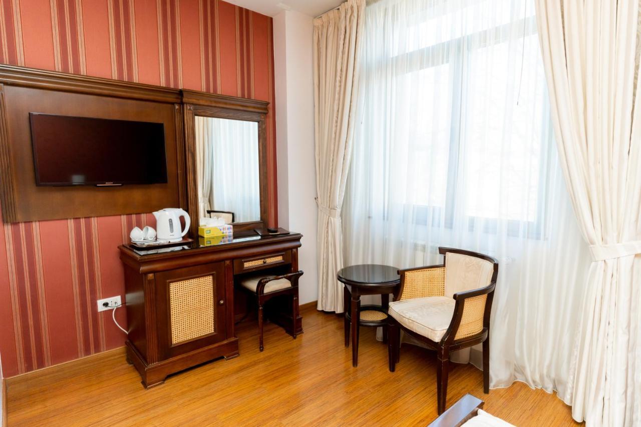 Acapulco Hotel Плоешти Экстерьер фото