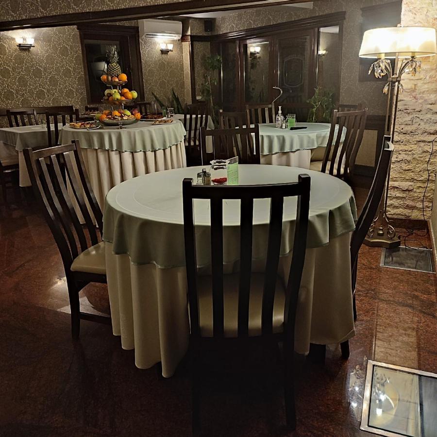 Acapulco Hotel Плоешти Экстерьер фото