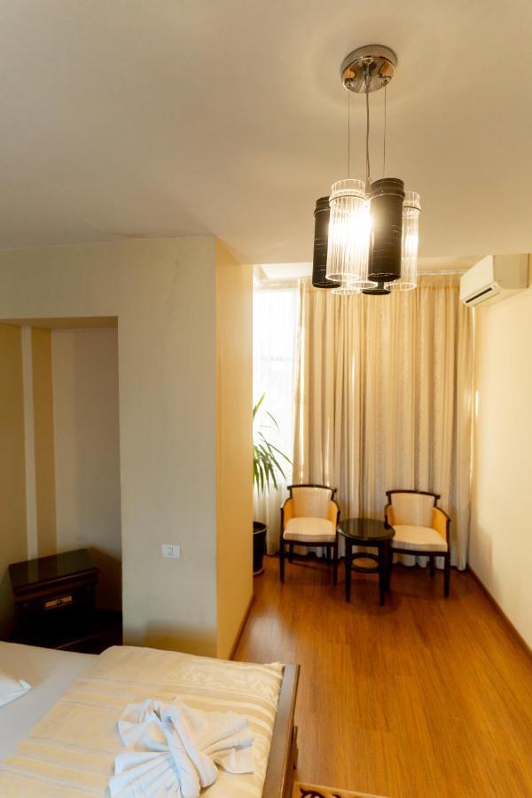 Acapulco Hotel Плоешти Экстерьер фото
