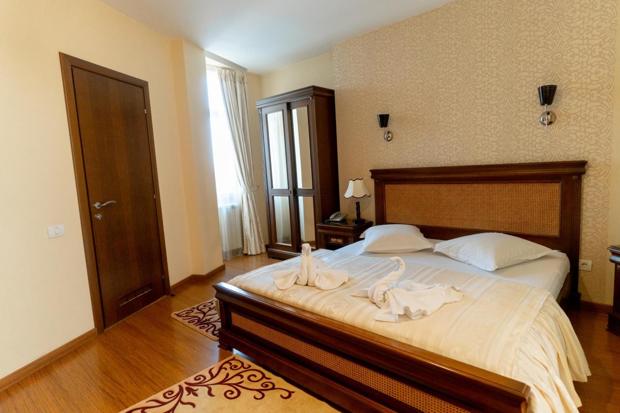 Acapulco Hotel Плоешти Экстерьер фото