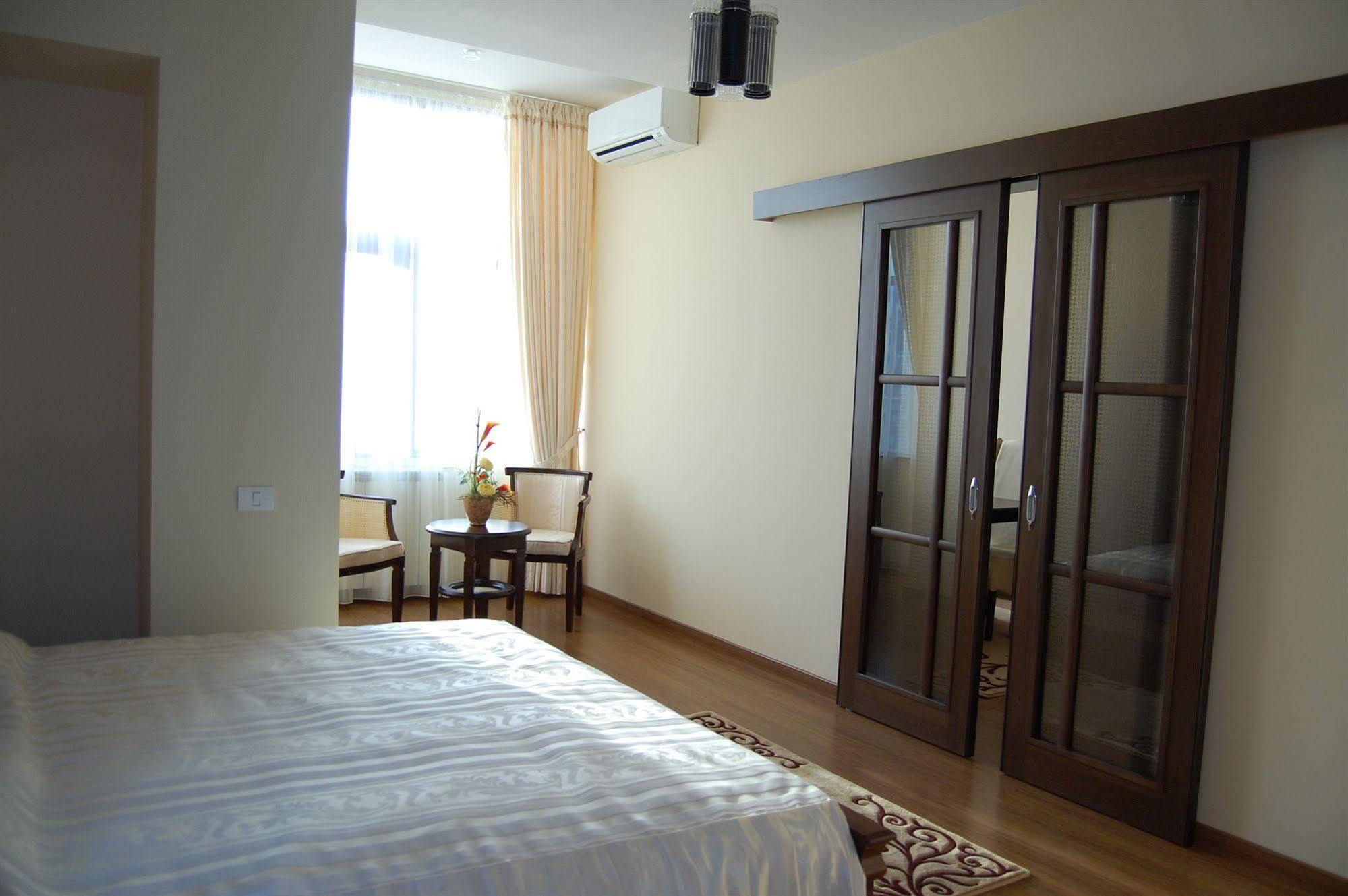 Acapulco Hotel Плоешти Экстерьер фото